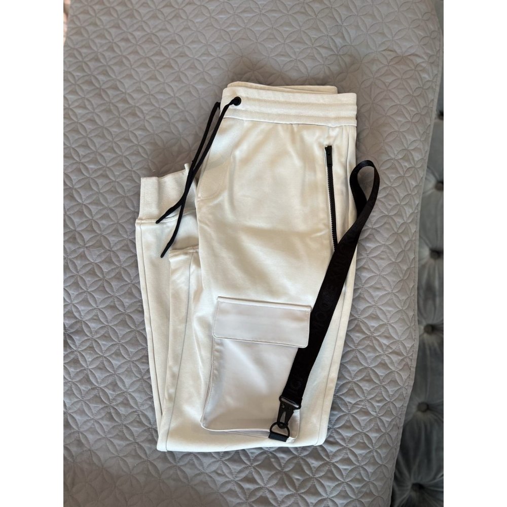 Men's Moose Knuckles Perido Cargo Joggers - Picture 2 of 15